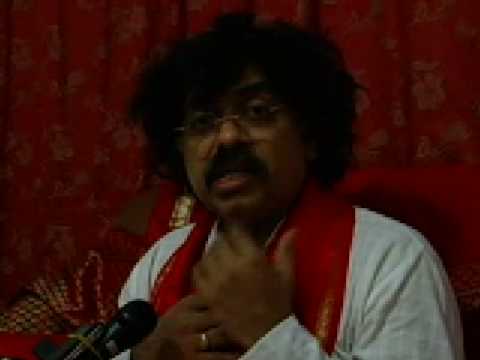 Shri Shri Nimishananda Guruji explaining the meaning of a bhajan