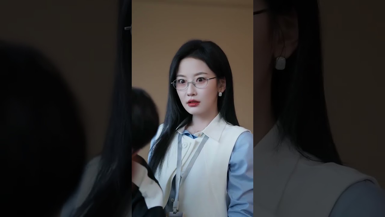 Sis, you seriously married the CEO!😂 #dbay71 #flickreels #cdrama #drama poster