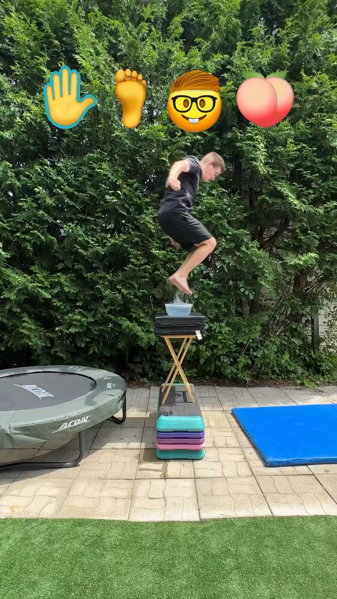 Parkour Dip with Emojis ✋???