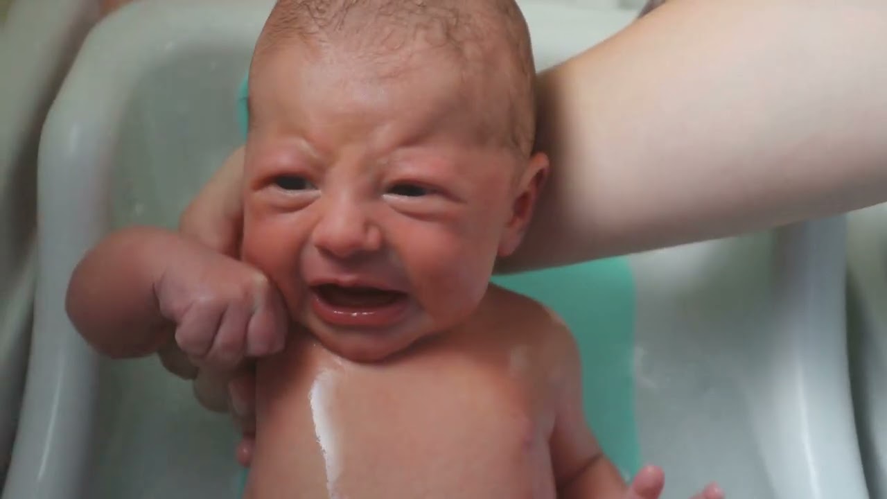 How to Bathe a Newborn Baby at Home