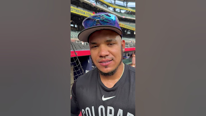 Thairo Estrada met Eduardo Pérez and Federico Rojas from Magallanes in person.
