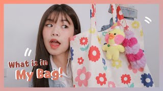 What’s in my bag? เปิดกระเป๋ากันจ้าา 🌈🌷 | Littlefahsai