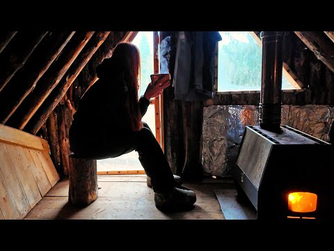 ТАЙГА УДИВИЛА Я УКРЫЛАСЬ В ЗЕМЛЯНКЕ ОТ ХОЛОДА НО ЗВЕРЬ ВЫШЕЛ ИЗ ЛЕСА