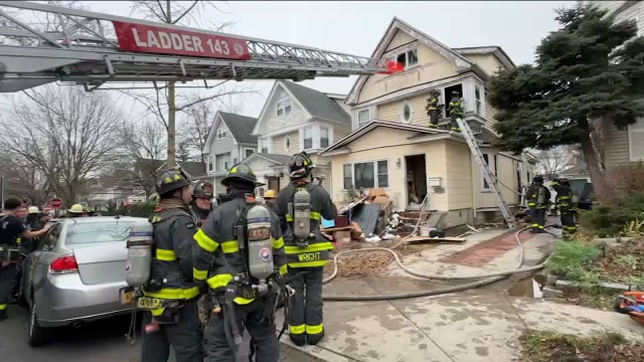 4 people, including firefighter, hurt in Queens house fire - YouTube