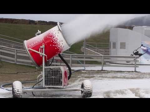 Snow-making in Lillehammer, Norways national arena for ski jumping. Was built for the Winter Olympics in 1994. Filmed in HD with Sony Cyber Shot DSC-HX5V.