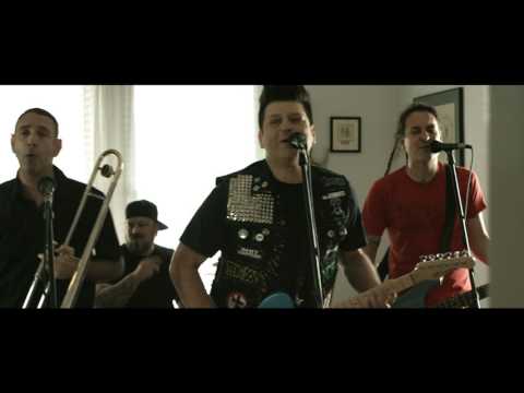 Vídeo musical oficial de Less Than Jake "Bomb Drop"