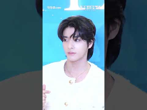 [K직캠] &amp;#39;엔하이픈&amp;#39; 제이크 · 성훈, &amp;#39;흑백 매력 대결&amp;#39; 눈부신 투샷