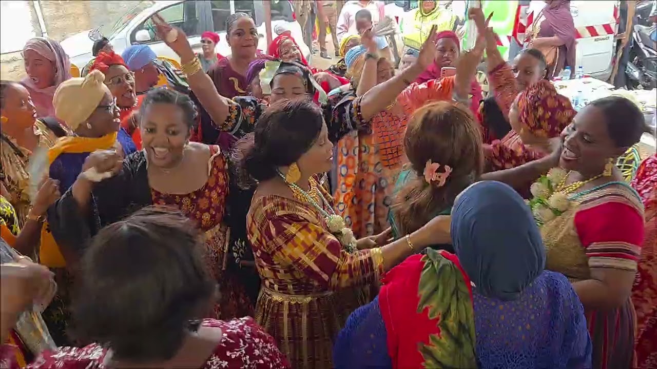COUVETI  DE TATI FLEURA CAVANI MASMONI 