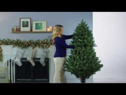 This Christmas Tree Sets Itself Up With The Push Of A Button | 12 Tomatoes