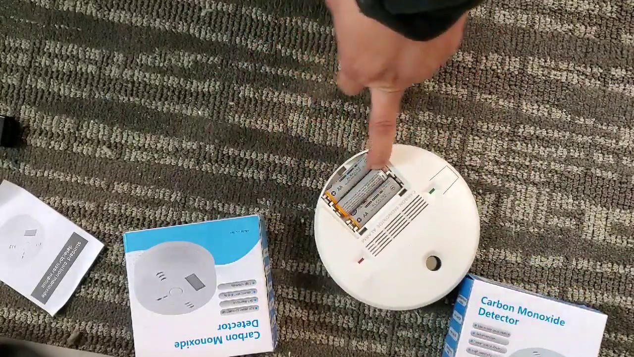 Small carbon monoxide  alarm detectors, installation