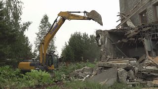 видео: Рухнул «замок» обмана: в Федоскино начали снос незаконного строения картинка: Рухнул «замок» обмана: в Федоскино начали снос незаконного строения