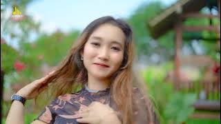 Livia Kiki  - Cinta Saja Tak Cukup Bertahan [Official Music House]