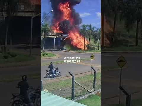 caminhao explode apos batida