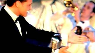 Video voorbeeld van "Luis Miguel - "Santa Claus Llego A La Ciudad" (Santa Claus Is Coming To Town) (Video Oficial)"