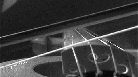 Bowed violin string in slow motion