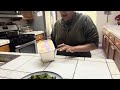 Preparando unas ricas rajas de chile poblando en crema 