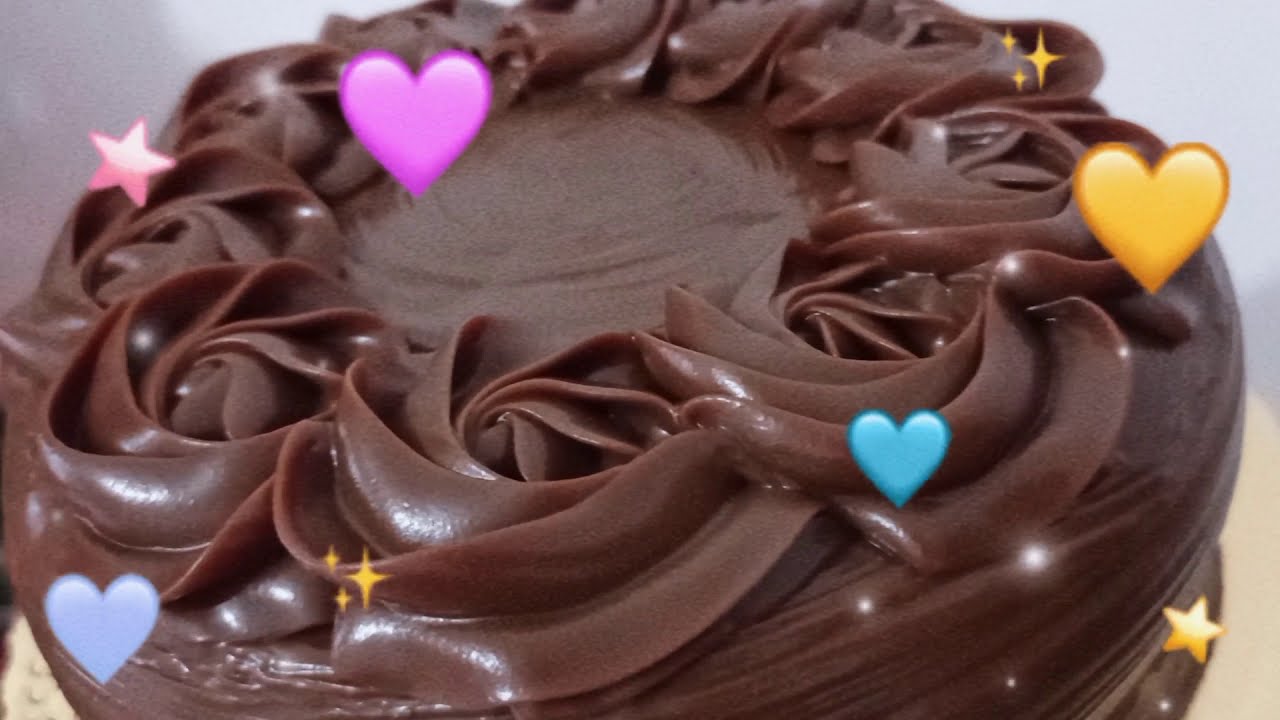 Decorando bolo com brigadeiro em ponto de bico Decorando bolo com brigadeiro em ponto de bico