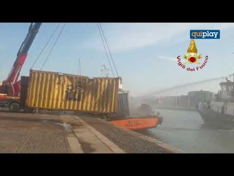 Tragedia nel porto di Crotone. Esplode container su rimorchiatore: tre morti e un ferito grave