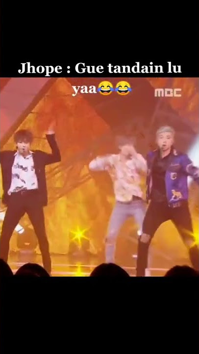 Untung nabrak Namjoon bukan Jhope 😂#bts #suga #rm #jhope #idolkpop #army #dikecarol #kpopers #shorts