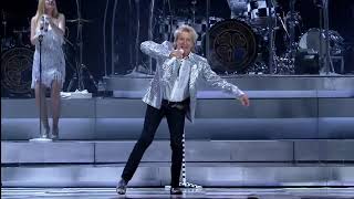 Video thumbnail of "Rod Stewart Live in Zurich Having A Party"
