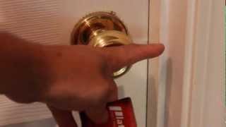 How to Pick a Lock With a Credit Card by Raymond Hamby 910,431 views 11 years ago 2 minutes, 43 seconds