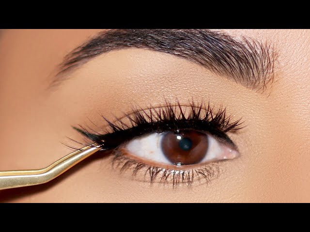 How To: APPLY FALSE EYELASHES WITHOUT GLUE!! | Tod...