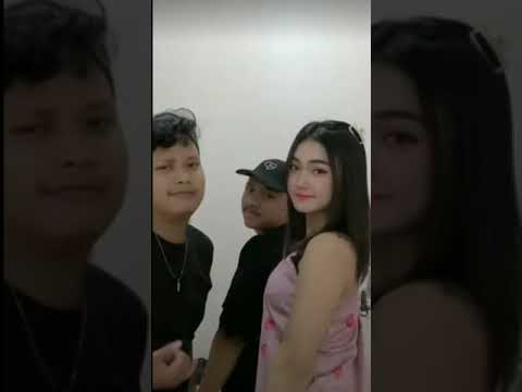 yang lagi viral di media sosial tiktok, 2 lawan 1 gadis abg bohay