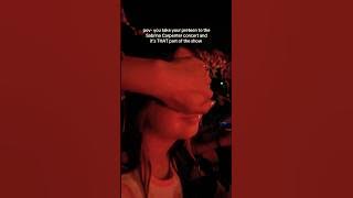 She covered her daughter’s eyes at Sabrina Carpenter concert for Juno 😂 #shorts #sabrinacarpenter