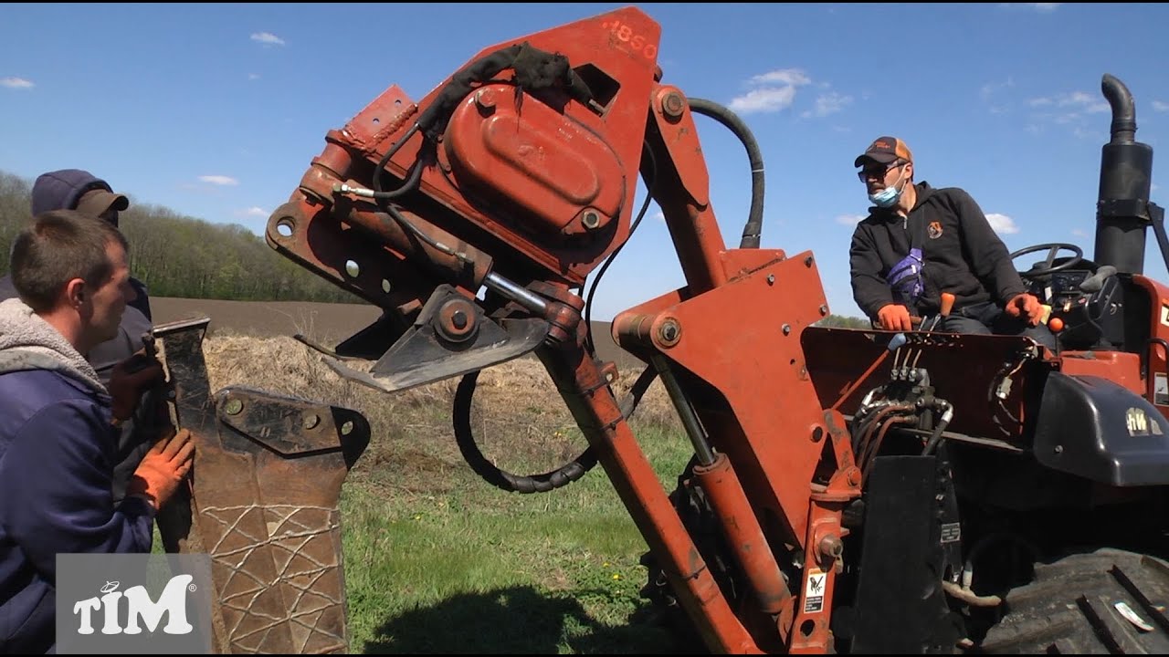 Компания «ТІМ». Прокладка оптического кабеля кабелеукладчиком Ditch Witch Rt115.