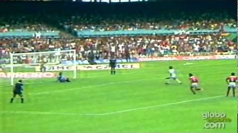 Flamengo goleia o Fluminense em 1986 com Zico, Dr. Sócrates, Andrade e Bebeto
