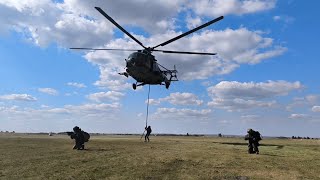 Без крыльев и парашютов: росгвардейцы отработали десантирование