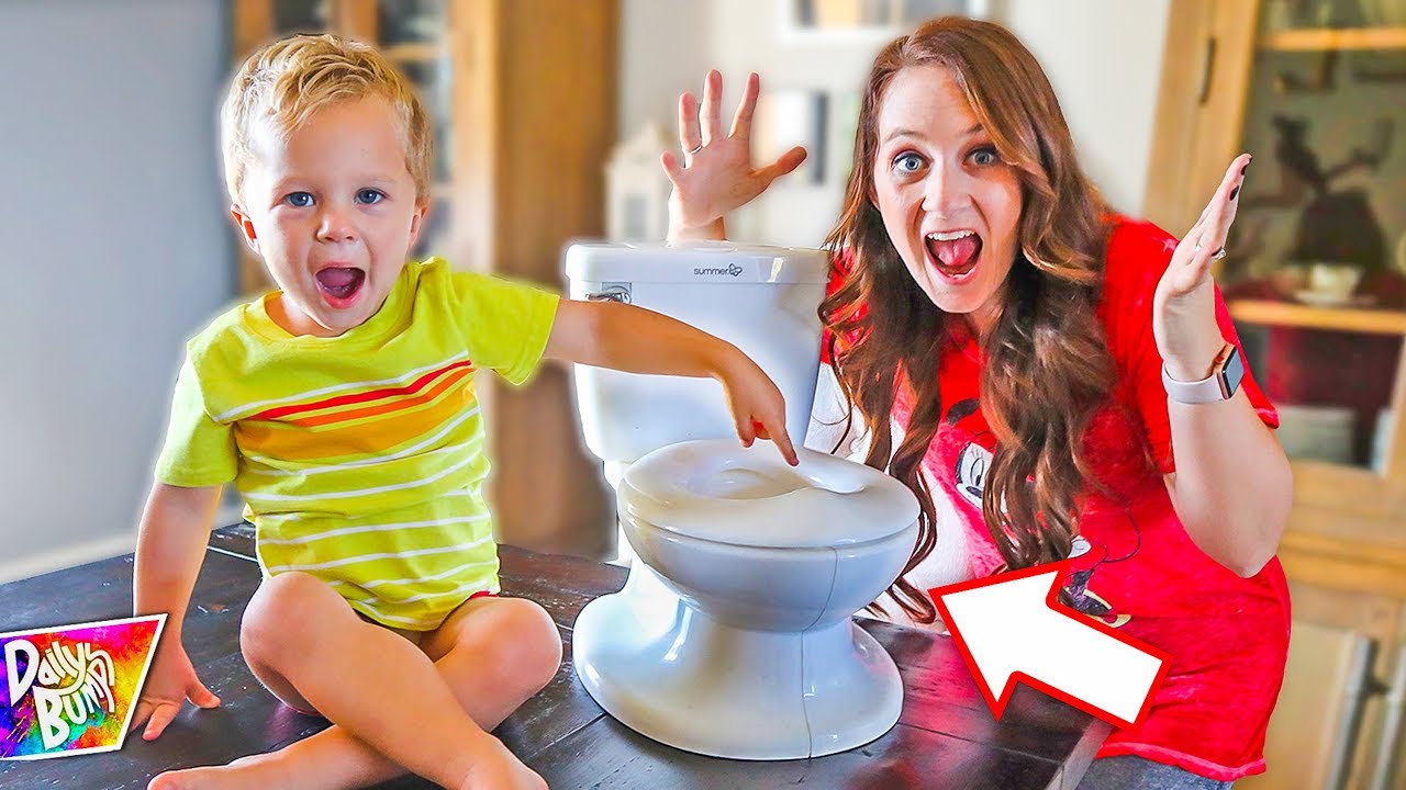 canon definicion We Found A SURPRISE Inside the Baby Toilet!