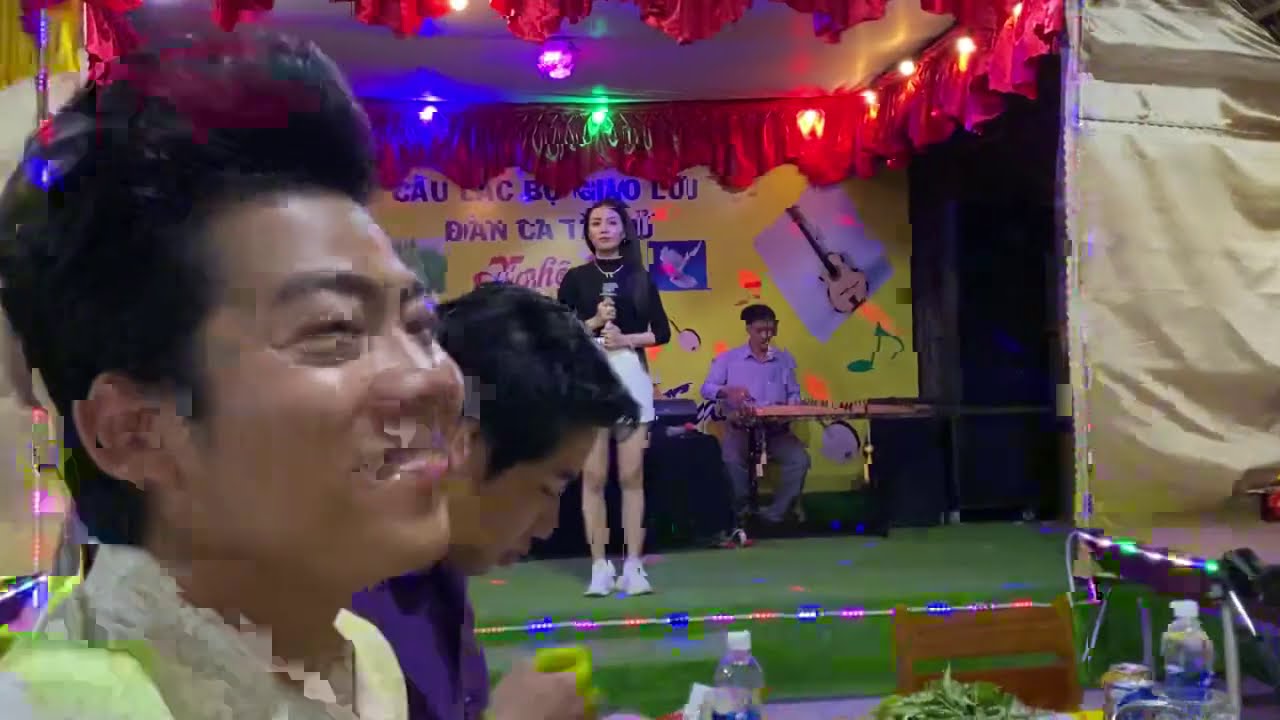 Tiệc họp mặt này có nhiều ns cs rất vui..