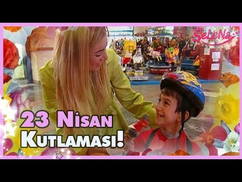 Selena'dan 23 Nisan kutlaması!