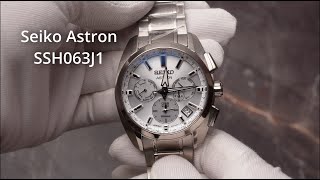 Универсальные часы под любую одежду - белые Seiko Astron  SSH063J1 / SBXC063