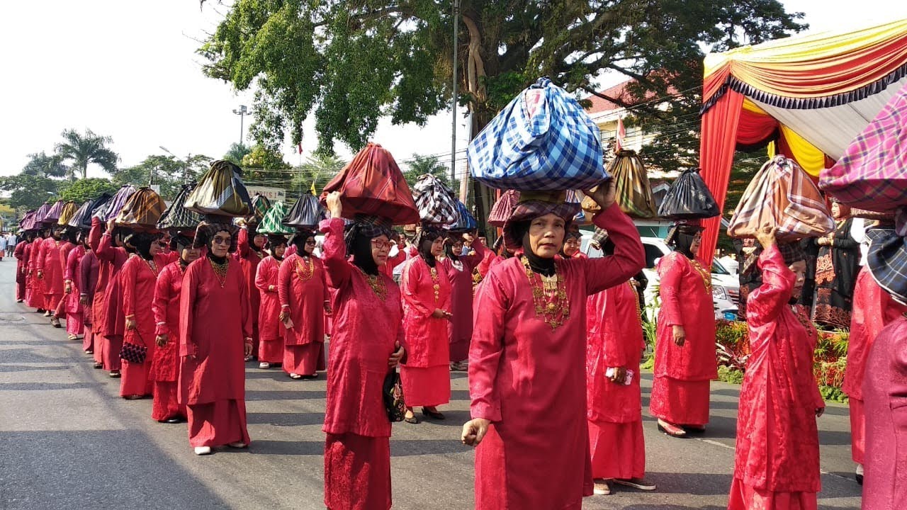 Pawai budaya Rang Solok Baralek Gadang