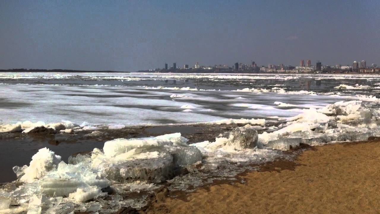 Ледоход в хабаровске 2024. Ледоход Хабаровск. Ледоход Амур Хабаровск. Хабаровск набережная ледоход. Амур весной ледоход.