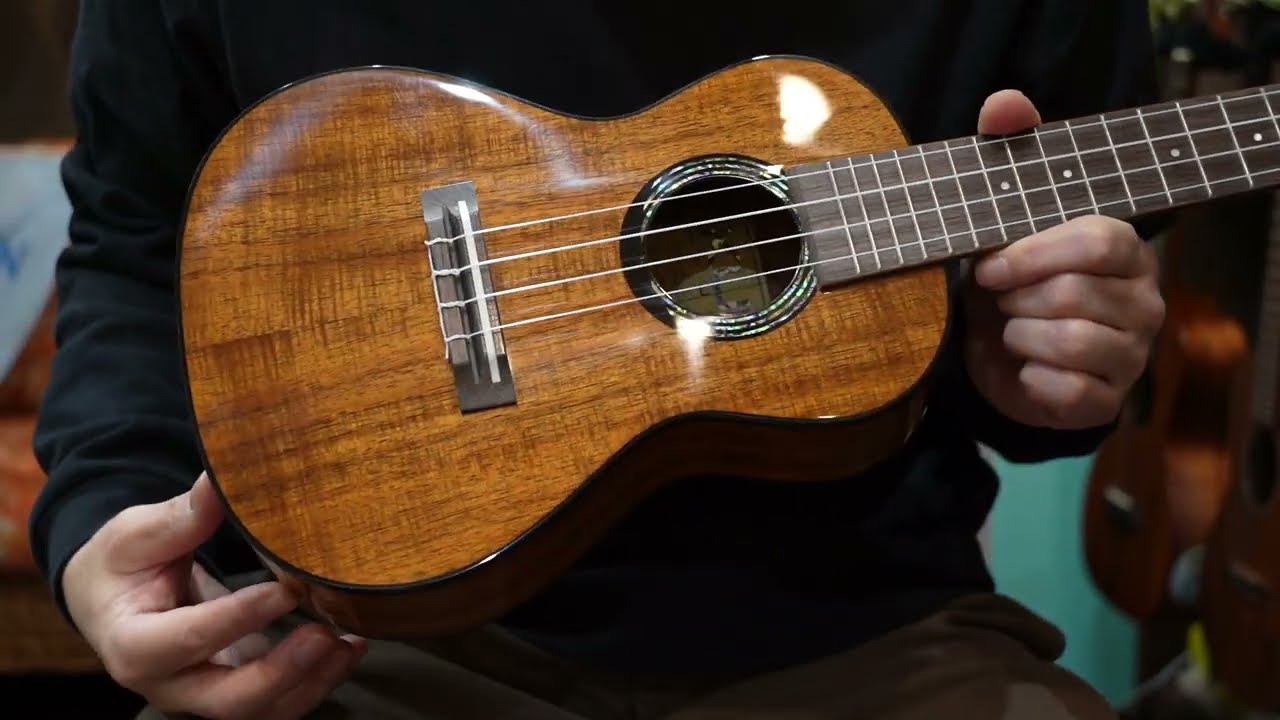 NEW/KUMU CG-55A Concert【札幌店】@ukuleleshoptantan - YouTube