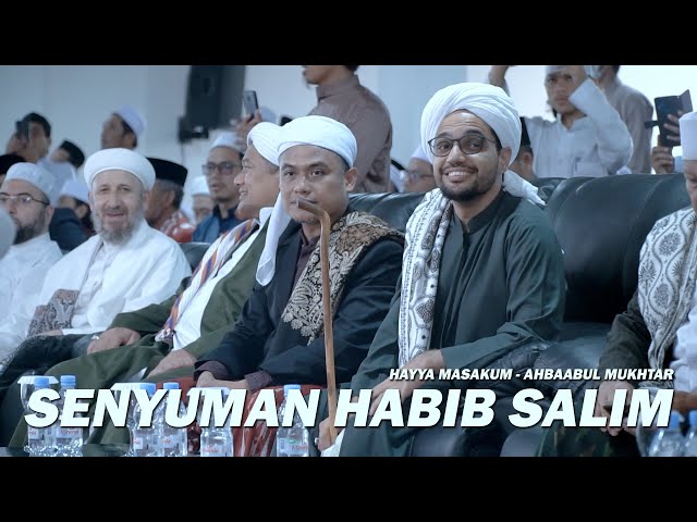 Hayya Masakum - Habib Salim terseyum dan minta diulang - Ahbaabul Mukhtar Live - Subang class=