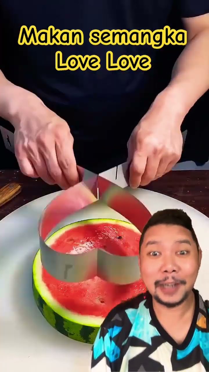 MAKAN SEMANGKA BENTUK LOVE LUCU!!!?? #watermeloncarving #fruit #watermelon #shortsfeed