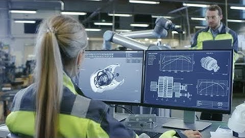 At the Factory:Female Mechanical Engineer Designs 3D Engine on Her Personal Computer Talks with