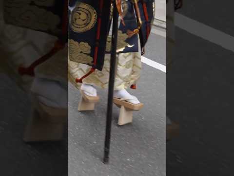 5 шагов в этих сандалиях?!