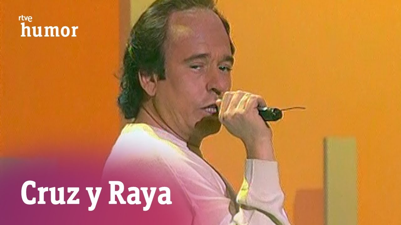 Julio Iglesias cantando 'Gozar la vida' - Cruz y Raya | RTVE Humor