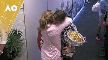 Federer celebrates with Mirka | Australian Open 2017