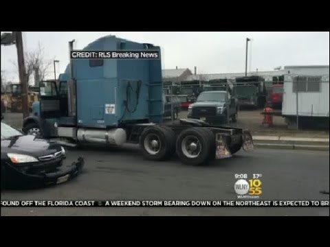 Police Chase Stolen Tractor-Trailer - YouTube