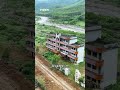 1997年刘德华在阳山捐助了1000万盖的恒美新村 恒美希望小学 当时搬来居住了一千多人 后来不知道什么原因 村民又迁走了 1997年刘德华在阳山捐助了1000万盖的恒美新村 恒美希望小学 当时搬来居住了一千多人 后来不知道什么原因 村民又迁走了