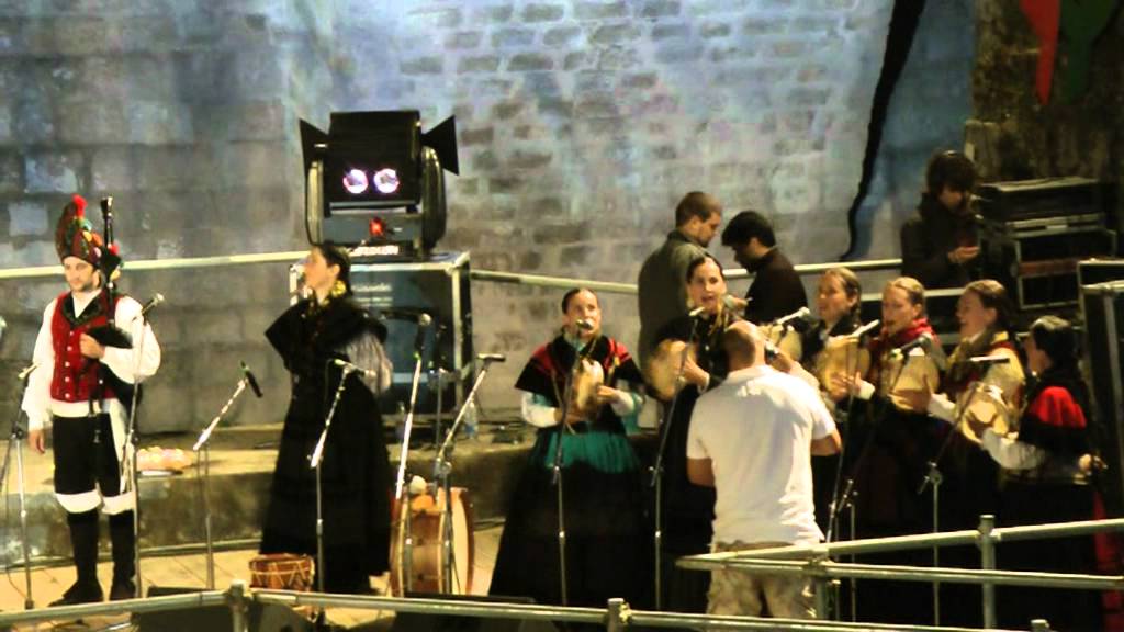 Galician traditional folk dance: Muiñeira e Salteadiño de Vilar de Cabeiras