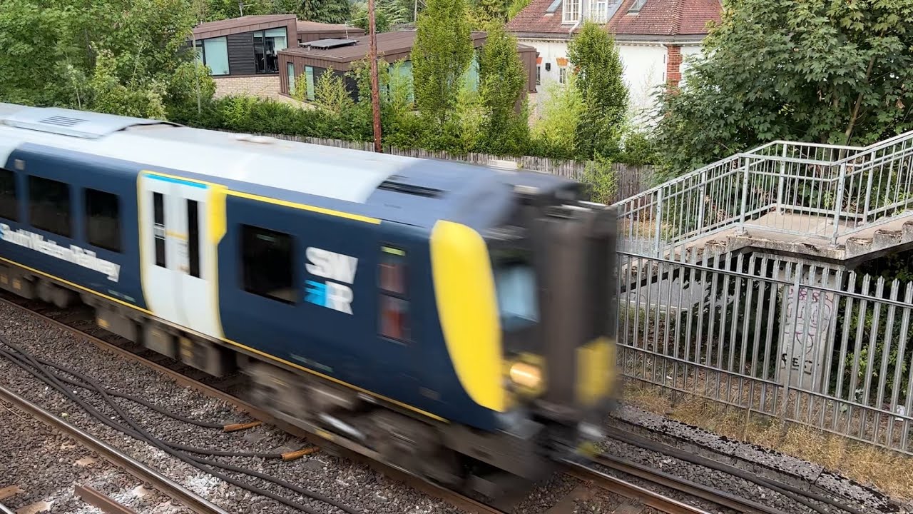 Class 450 Desiro | 450127 ‘Dave Gunson’ | South Western Railway