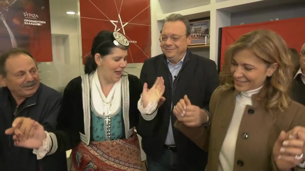 Πρωτοχρονιάτικα κάλαντα και ευχές στον Σωκράτη Φάμελλο στη Θεσσαλονίκη – Video