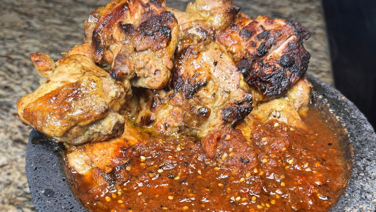 CUANDO PREPARO EL POLLO ASÍ SIEMPRE ME PIDEN LA RECETA /POLLO CON SALSA DE MOLCAJETE